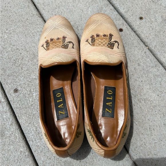 Vintage Zalo Women's Tan Elephant Embroidered Loafers, Cottagecore, Safari - Picture 5 of 9